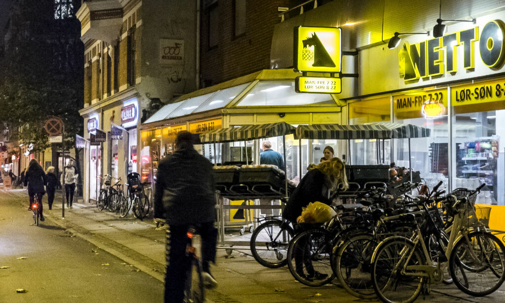 Tre skutt på åpen gate i København på 12 timer. Politiet advarer nå alle unge menn å tenke over hvor de ferdes i byen