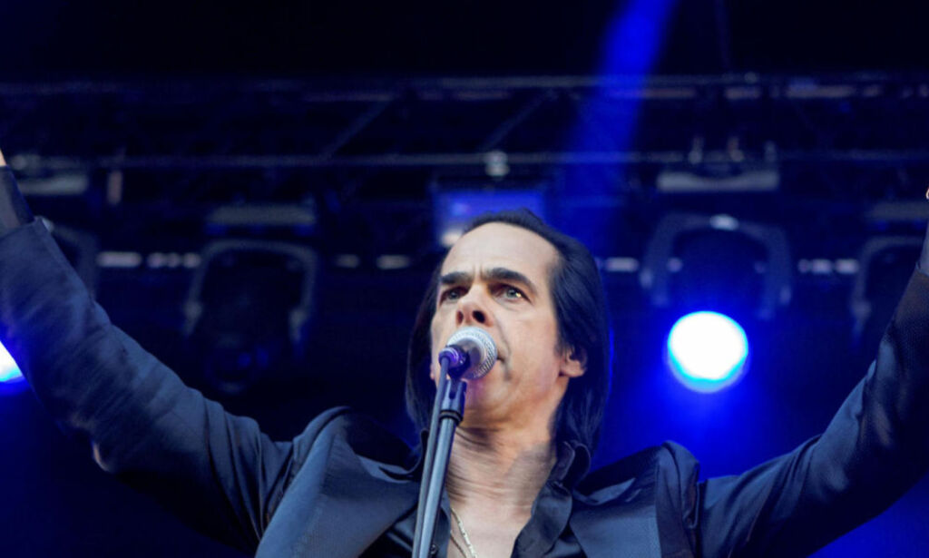 Brutalt vakkert da Nick Cave forrettet svart messe