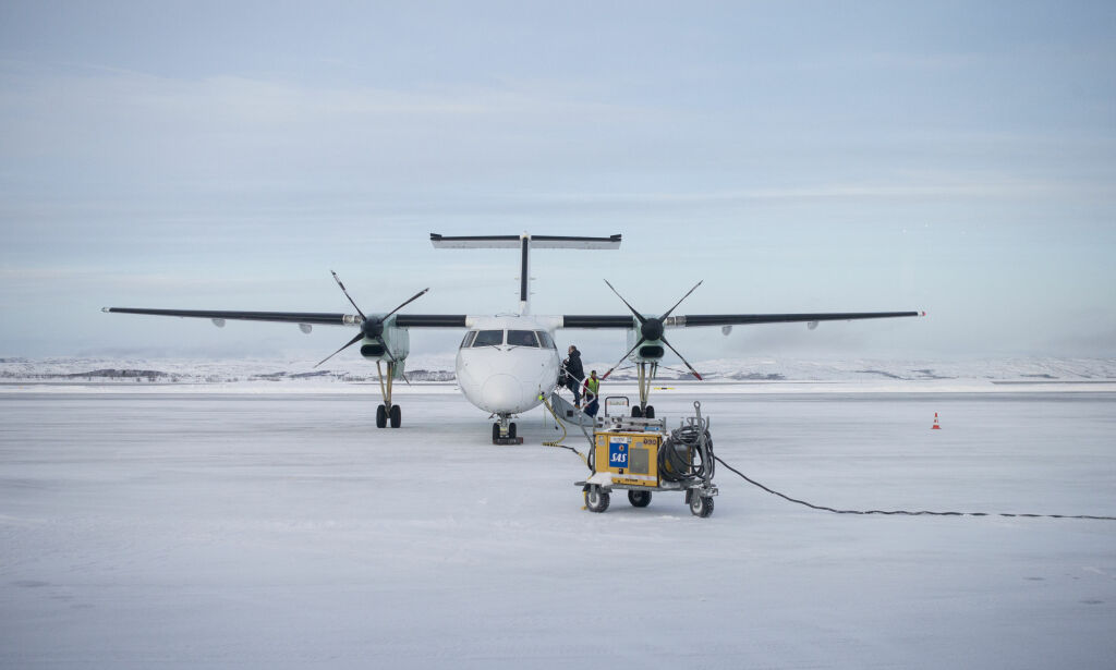 Flere hundre værfast i Finnmark. Widerøe-ansatt tok med seg passasjerer hjem og ga dem mat