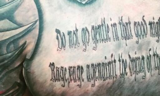 Michael Jacksons sønn tatoverte kjent dikt på brystet. Så oppdaget fansen tabben