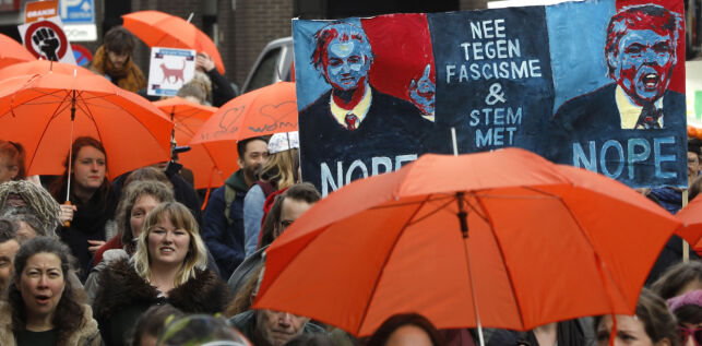 Har partier for rasister, mot kvinners stemmerett og for fri narkotika.Nå stemmer kontrastenes land