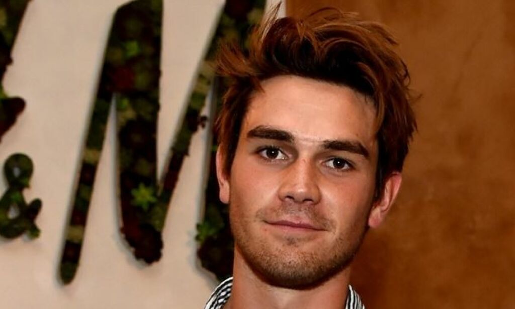 «Riverdale»-stjerna stemplet som sexsymbol over natta: - Han har dette litt plagede, som vi jenter elsker