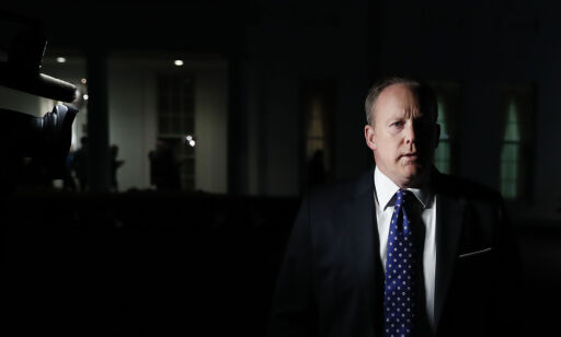 Etter at FBI-sjefen fikk sparken, gjemte pressesjef Sean Spicer seg i buskene
