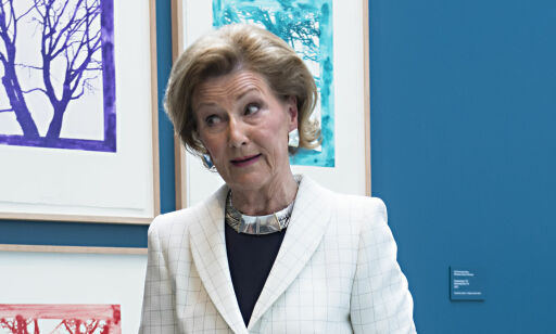 Har fått kjeft for å stille ut dronning Sonjas kunst. Her er dommen over bildene