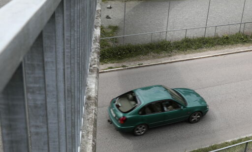 Her kastet de 15 kilos stein mot vekterbil: - Ikke svenske tilstander, men nå er det nok