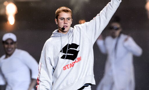 Nektet å synge sin siste hit. Da kastet svensken skoen sin på Justin Bieber