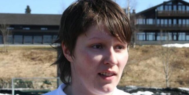 Fotballkeeper operert i feil kne