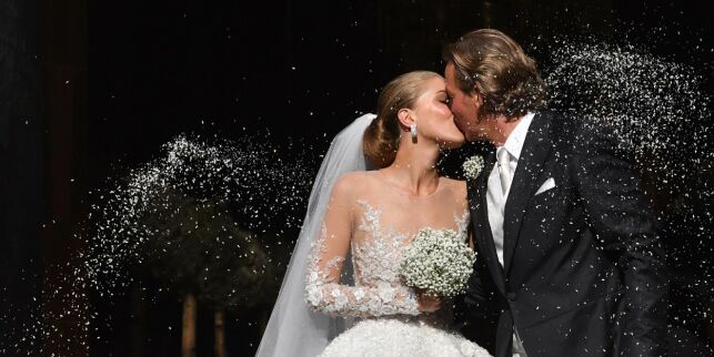 Pyntet brudekjolen med 500 000 Swarovski-krystaller