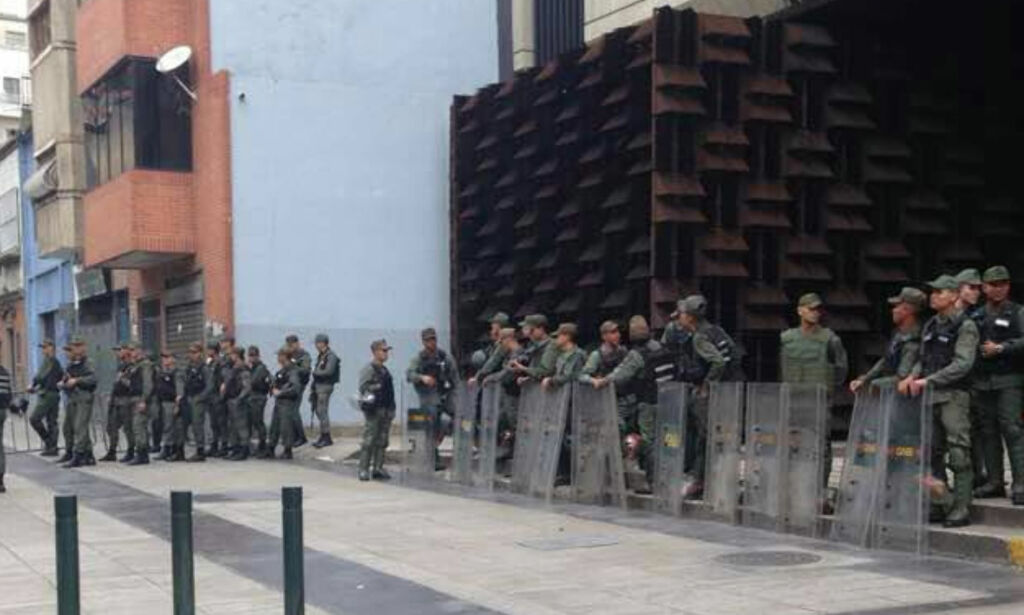 Kontoret til Venezuelas riksadvokat er omringet av sikkerhetsstyrker