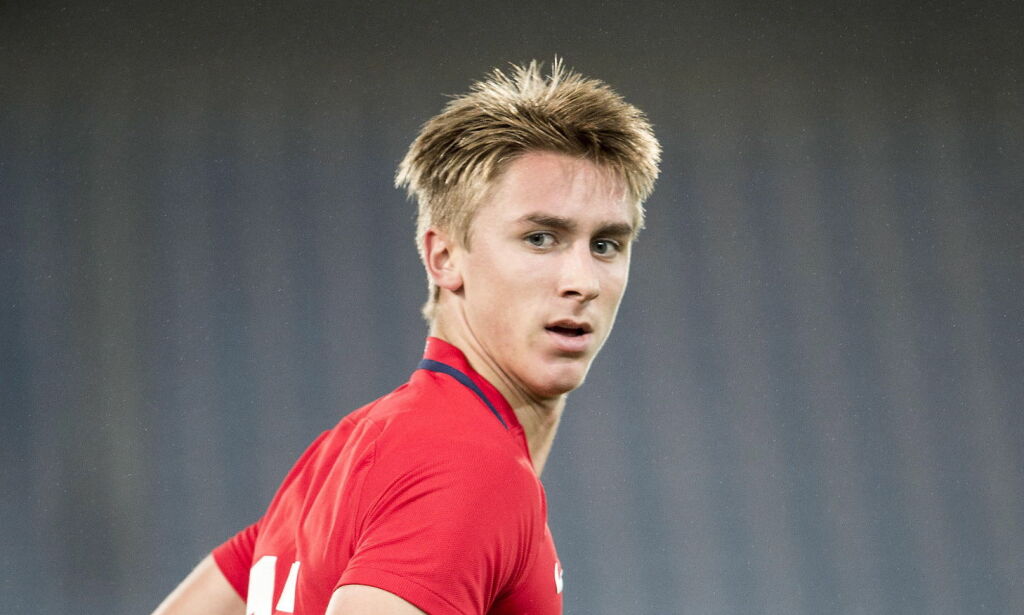 Dennis Johnsen (19) sammenliknes med Bergkamp og Grønkjær: - Kan bli verdt 550 millioner kroner