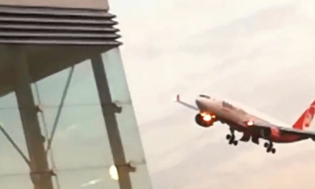 Air Berlins siste langdistanse-flyvning ble avsluttet med en æresrunde - nå får den etterspill
