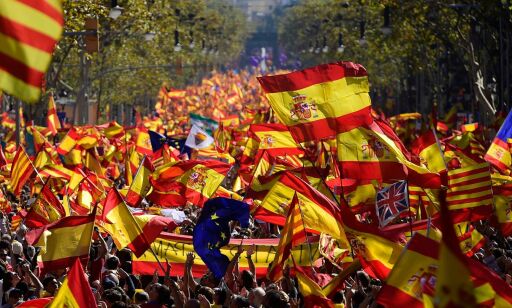 Tusenvis demonstrerte for et samlet Spania. Ny måling viser at separatistene vil tape