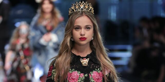 Amelia Windsor (22) er det britiske kongehusets ukjente stjerne