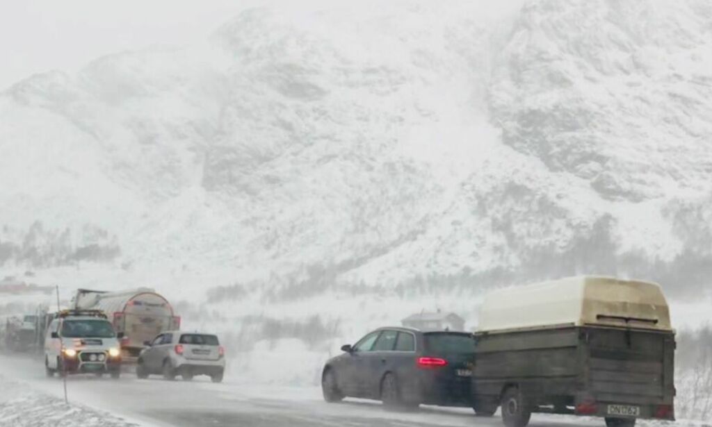 Fjelloverganger over hele landet stengt: - Vanskelig start på jula, sier Statens Vegvesen