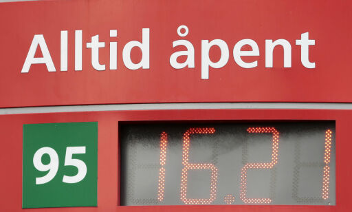 Faktisk.no: Det har ofte vært best å fylle bensin mandag morgen. Nå er mønsteret brutt