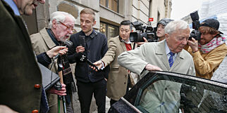 STOCKHOLM, SVERIGE 20180426.
Akademiledamöterna Göran Malmqvist och Sture Allén lämnar Börshuset i Gamla stan efter Svenska Akademiens sammanträde.
Foto: Fredrik Persson/TT / NTB scanpix