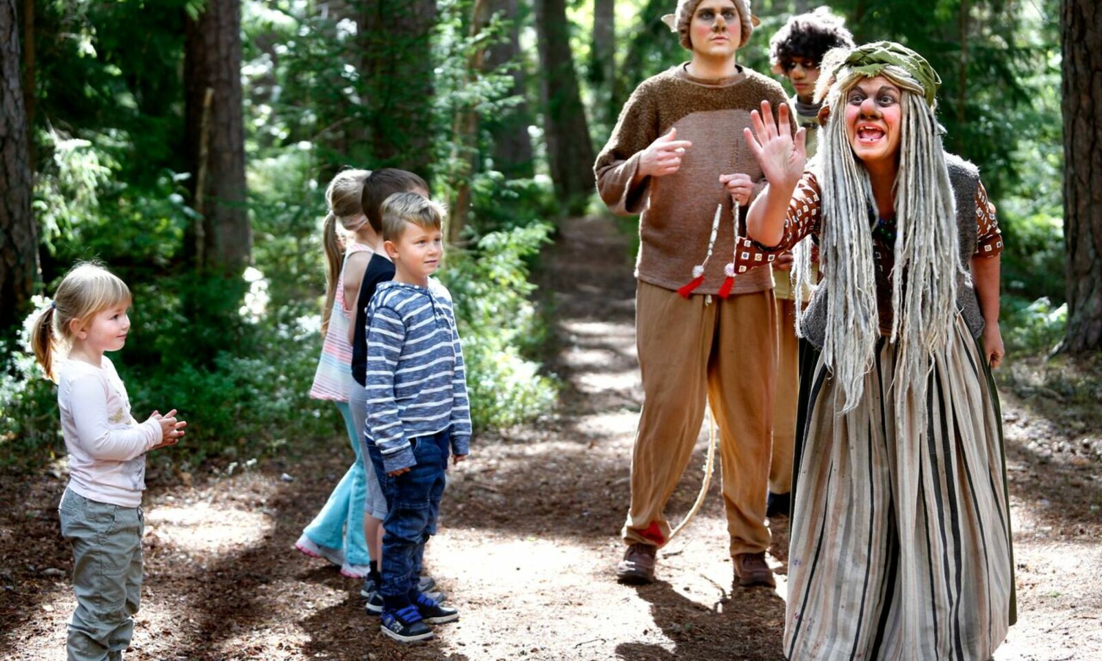 EKTE SKOGSEVENTYR: Flere av campingplassene byr på gode underholdningsopplevelser, som trollteater i skogen. Foto: Linn Malmen EKTE SKOGSEVENTYR: Flere av campingplassene byr på gode underholdningsopplevelser, som trollteater i skogen. Foto: Linn Malmen