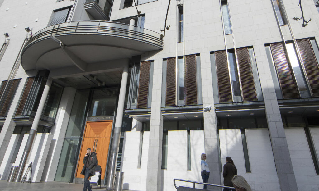 Dommer siktet for overgrepsmateriale: Nekter straffskyld