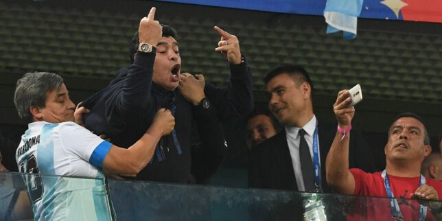 Maradona klikket, sov og viste fingeren
