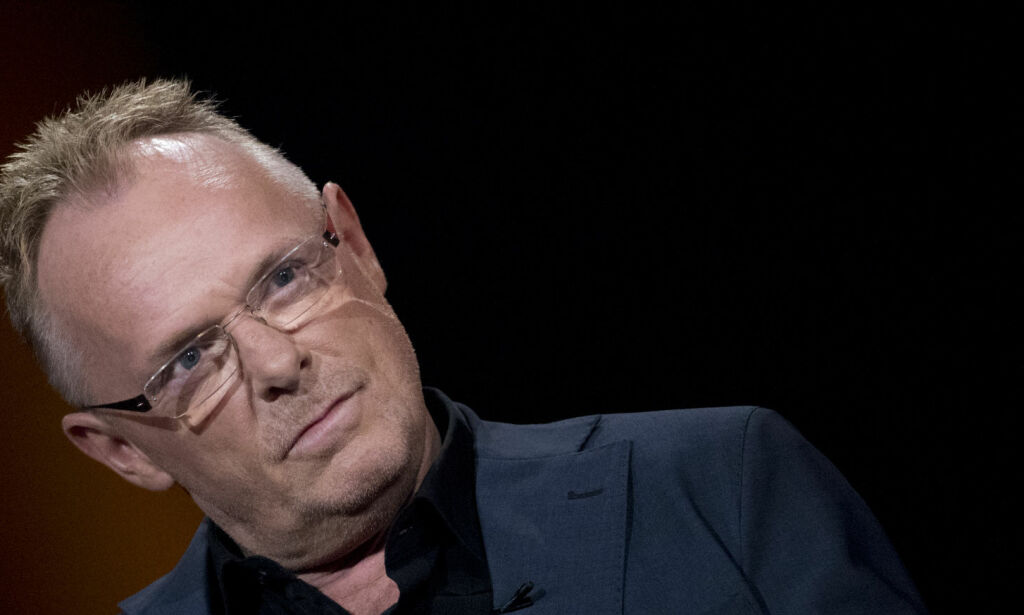 Per Sandberg hevder kjæresten Bahareh mistet leiligheten og jobber etter agent-stempel