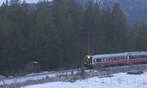 Tog kolliderte med lastebil og sporet av. Lastebilsjåføren har omkommet