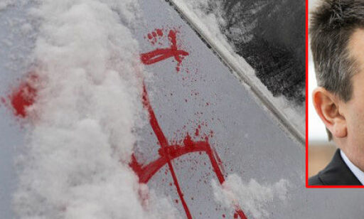 Truslene mot kunstneren nevnes ikke med et ord