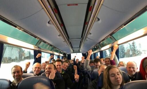 Her er demonstrantene på «ulvebussen»: - Stor frustrasjon
