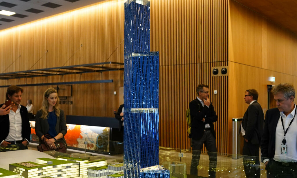 Fornebu 20181009.
Modell av skyskraperen "Det store Blå" som Kjell Inge Røkke vil bygge på Fornebu i forbindelse med World Ocean Headquarters (WOH), et verdensledende havsenter på Fornebu.
Foto: Heiko Junge / NTB scanpix